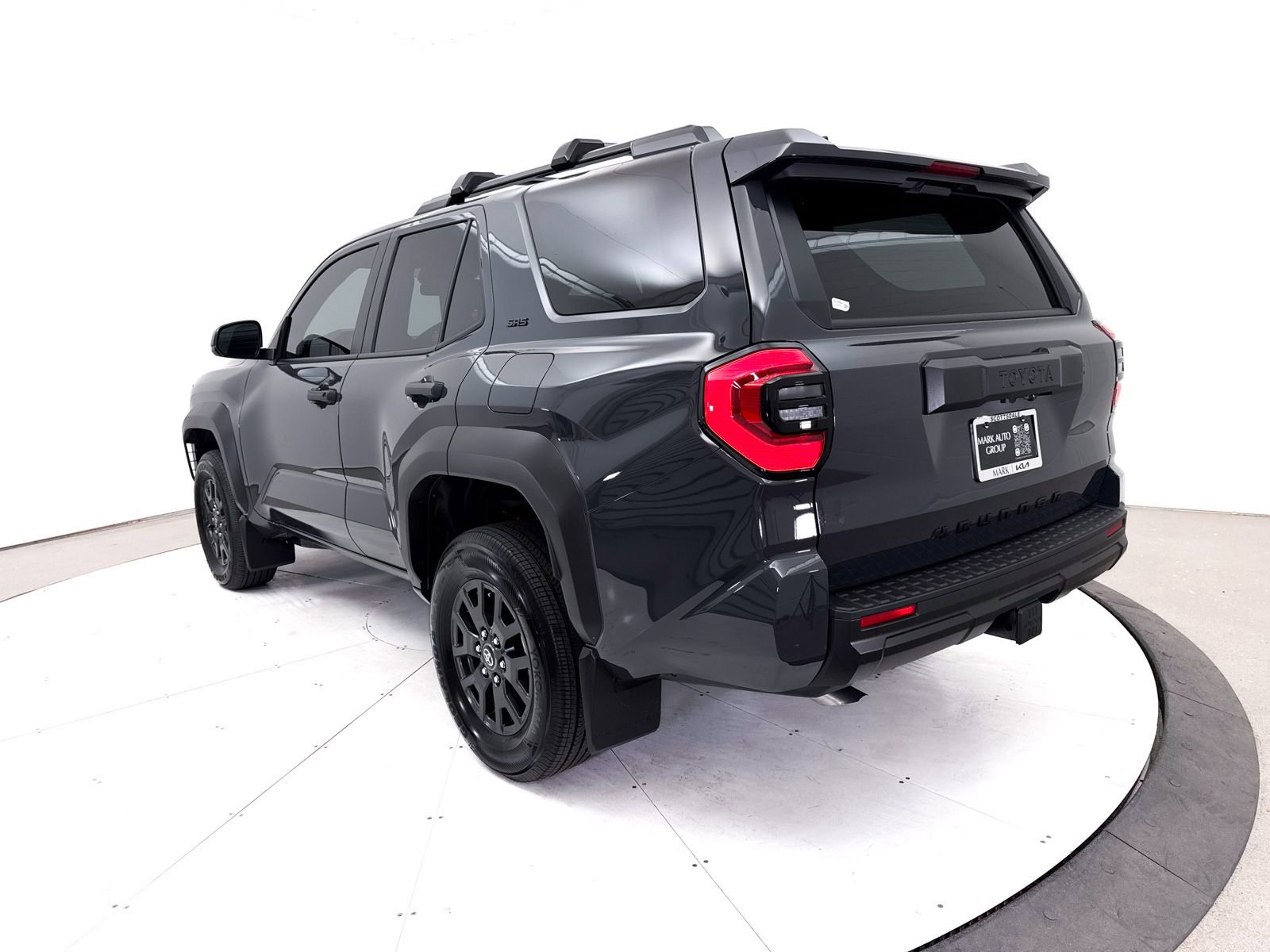 Used 2025 Toyota 4Runner SR5 AWD/4WD image 15