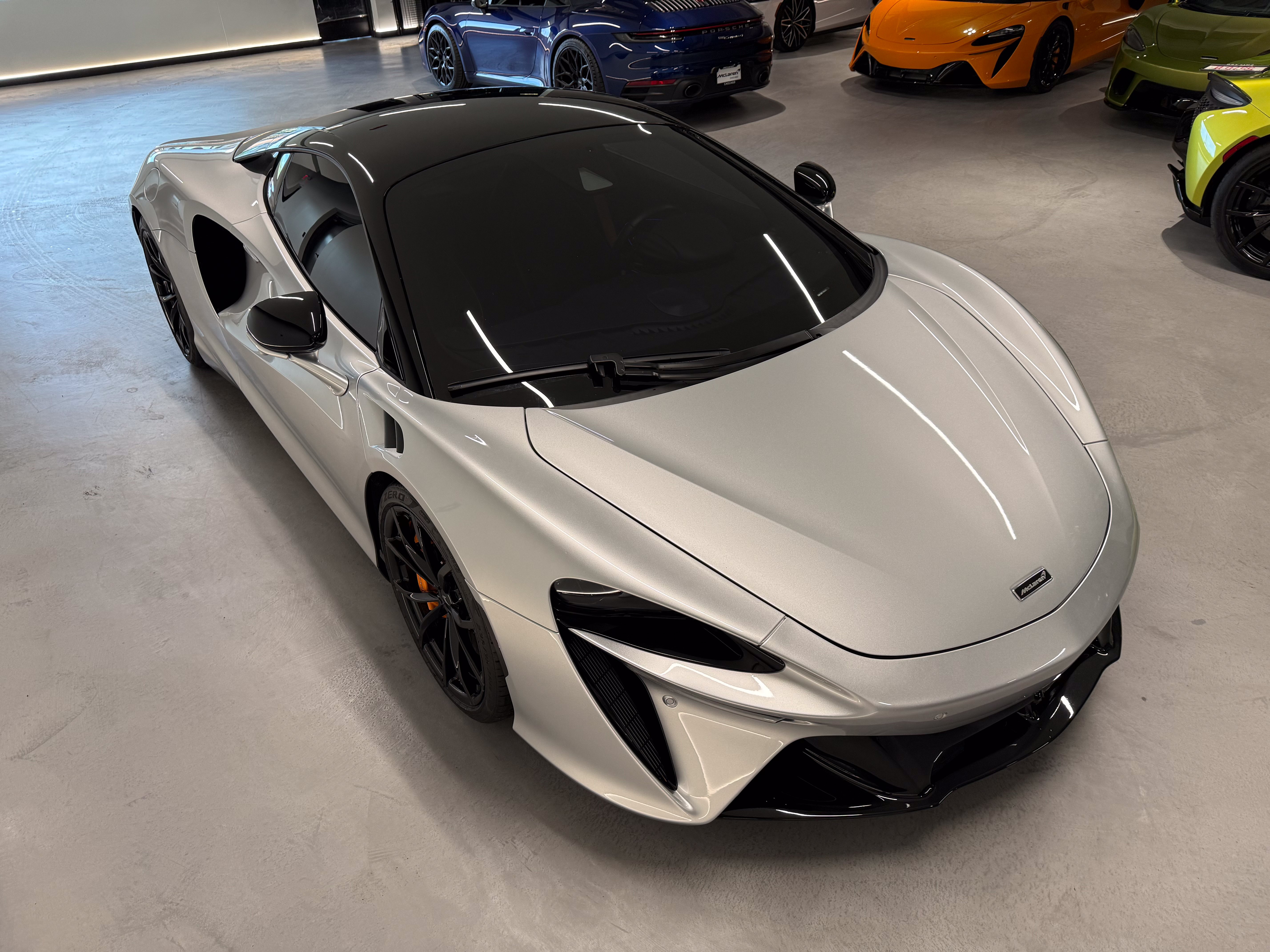 Used 2023 McLaren Artura RWD image 7