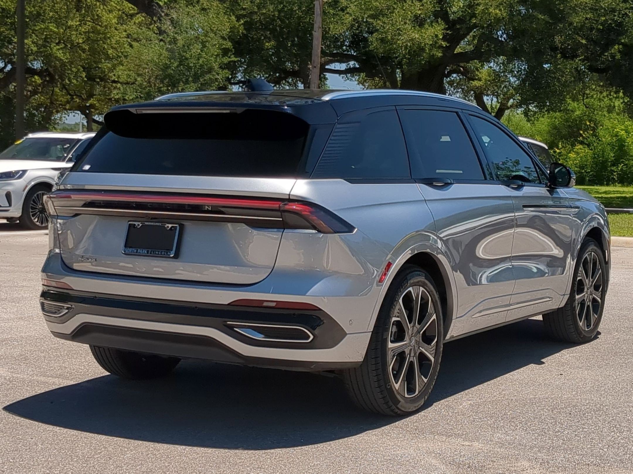 Used 2024 Lincoln Nautilus Reserve AWD/4WD image 9