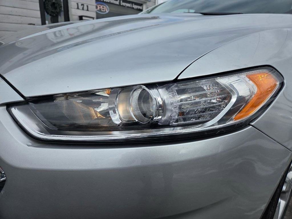Used 2015 Ford Fusion SE w/ Equipment Group 201A FWD image 19