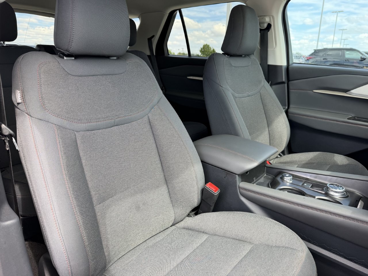 Used 2025 Ford Explorer Active RWD image 25