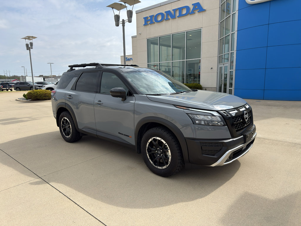 Used 2025 Nissan Pathfinder Rock Creek image 3