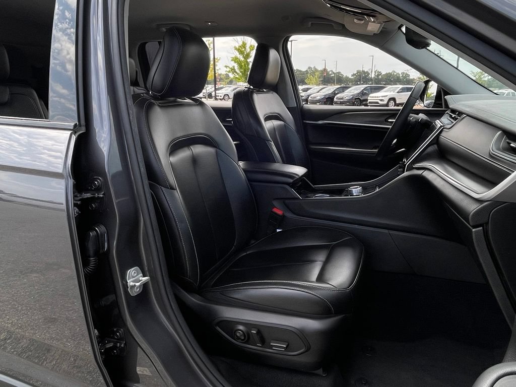 Used 2023 Jeep Grand Cherokee L Limited AWD/4WD image 48