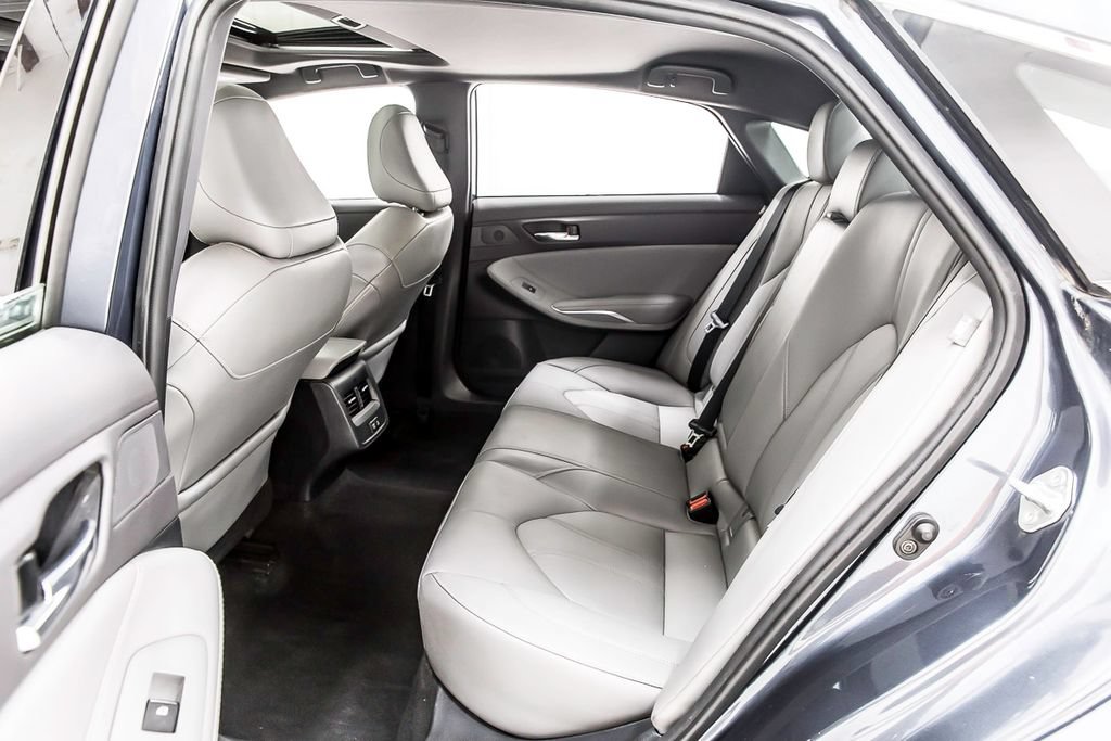 Used 2021 Toyota Avalon XLE w/ Moonroof Package FWD image 31