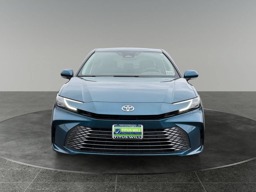 Used 2025 Toyota Camry XLE FWD image 2