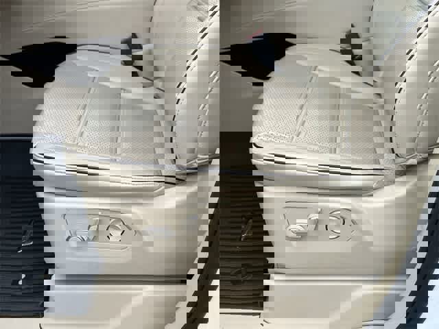 Used 2023 Cadillac Escalade ESV Premium Luxury image 15