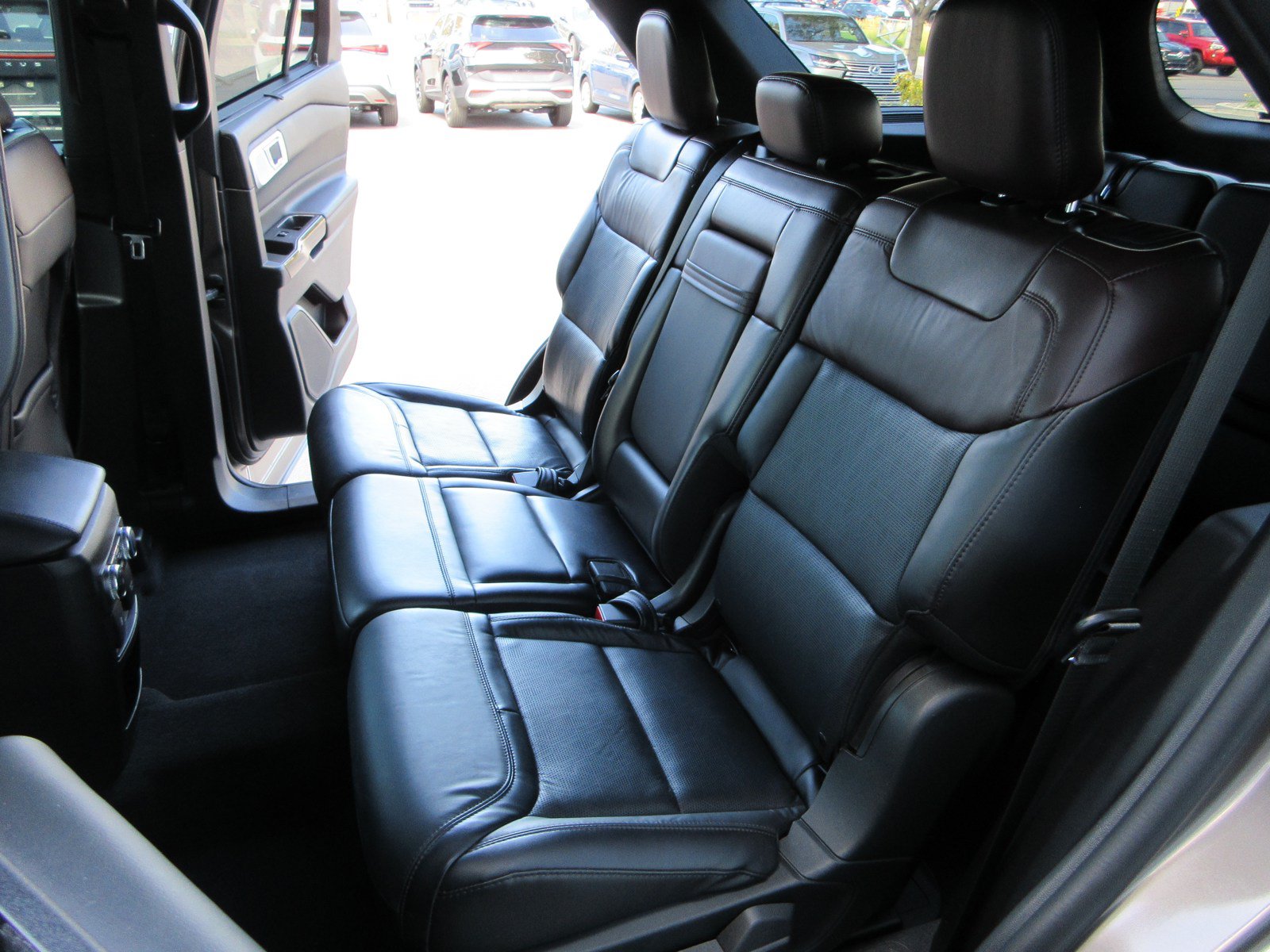 Used 2021 Ford Explorer Platinum w/ Equipment Group 601A AWD/4WD image 26