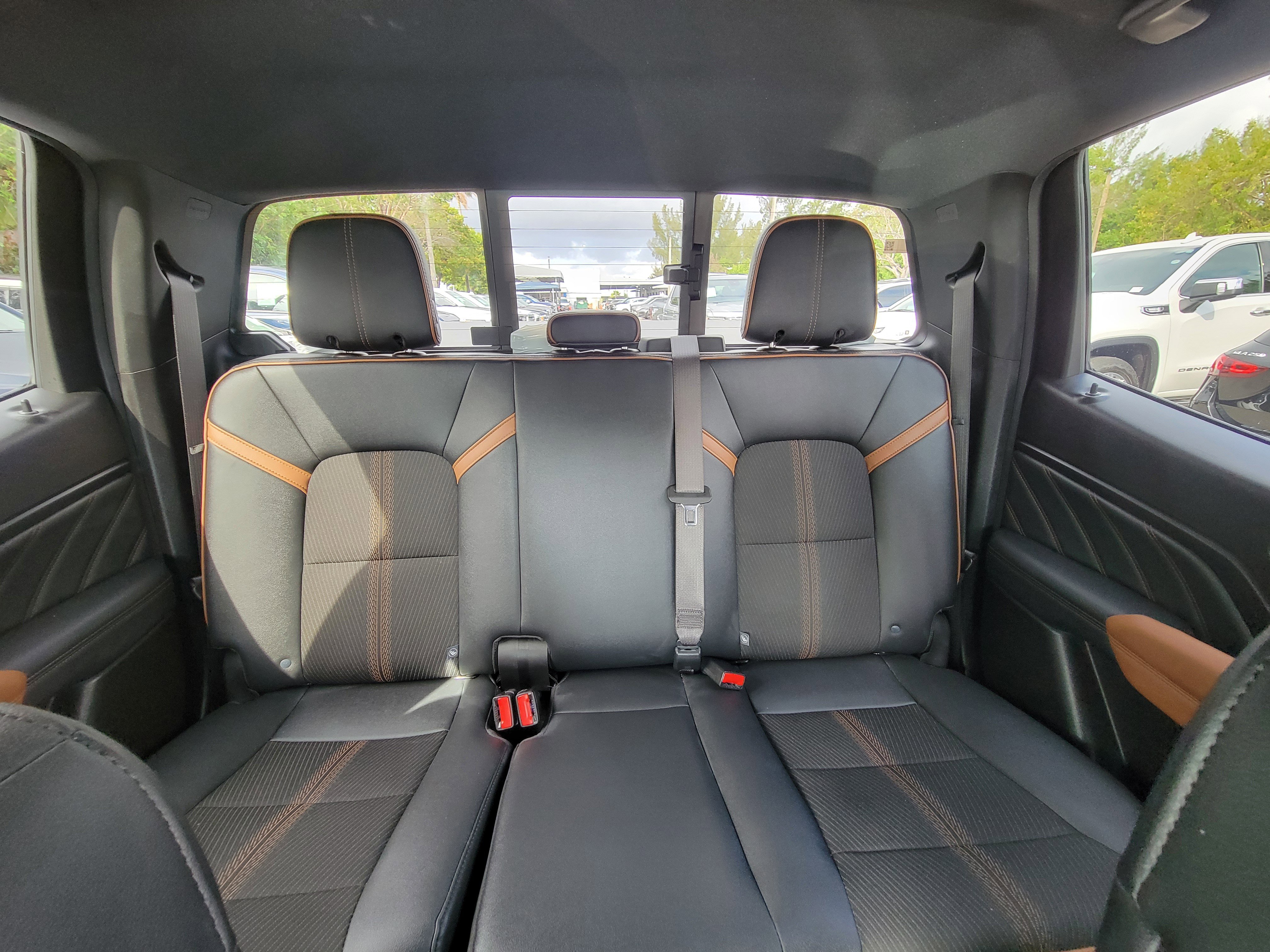 Used 2025 GMC Canyon AT4 image 16
