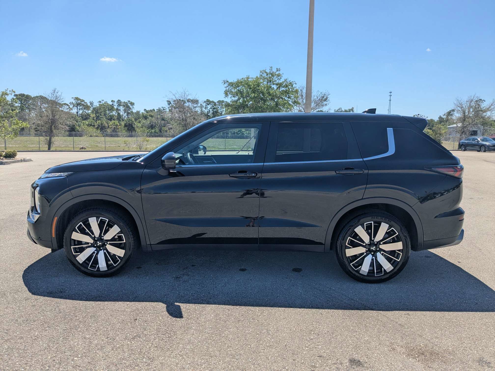 Used 2025 Mitsubishi Outlander SE AWD/4WD image 8
