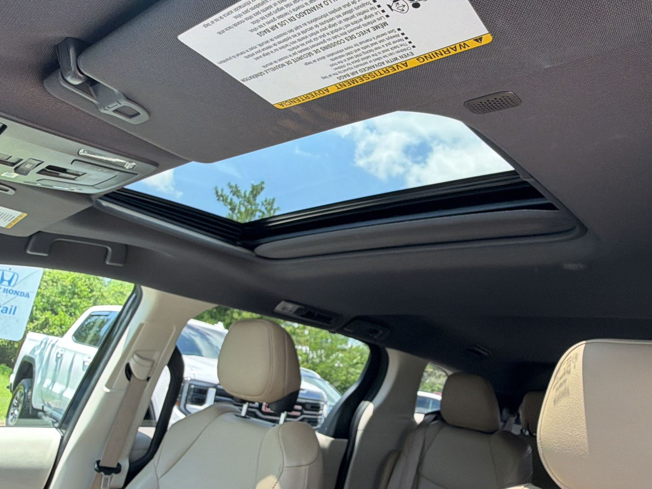 Used 2022 Toyota Sienna XLE FWD image 22