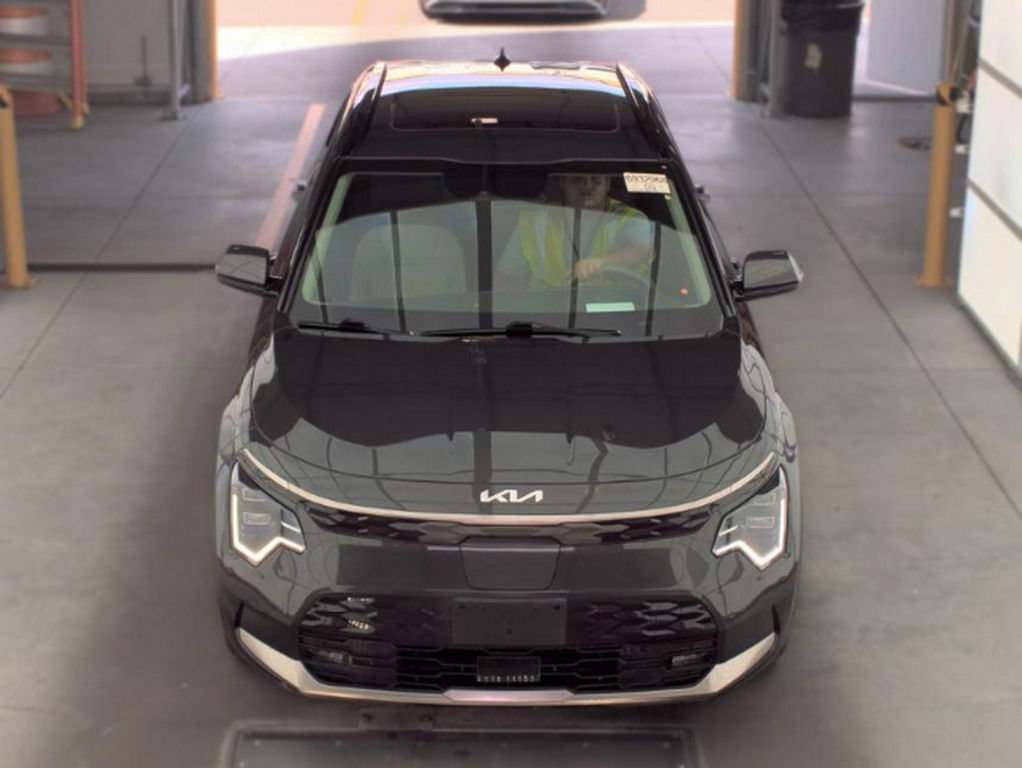 Used 2023 Kia Niro Wave w/ Wave Preserve Package FWD image 3