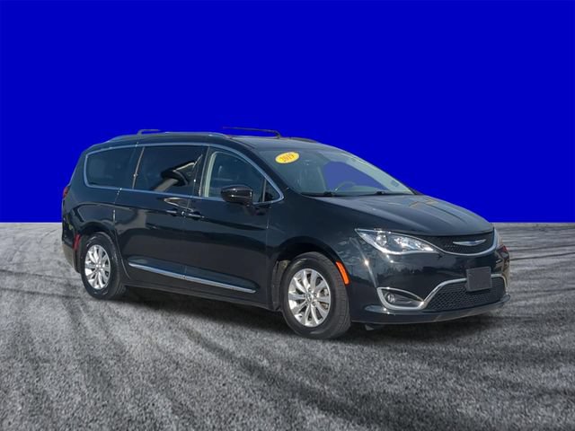 Used 2019 Chrysler Pacifica Touring-L FWD image 2