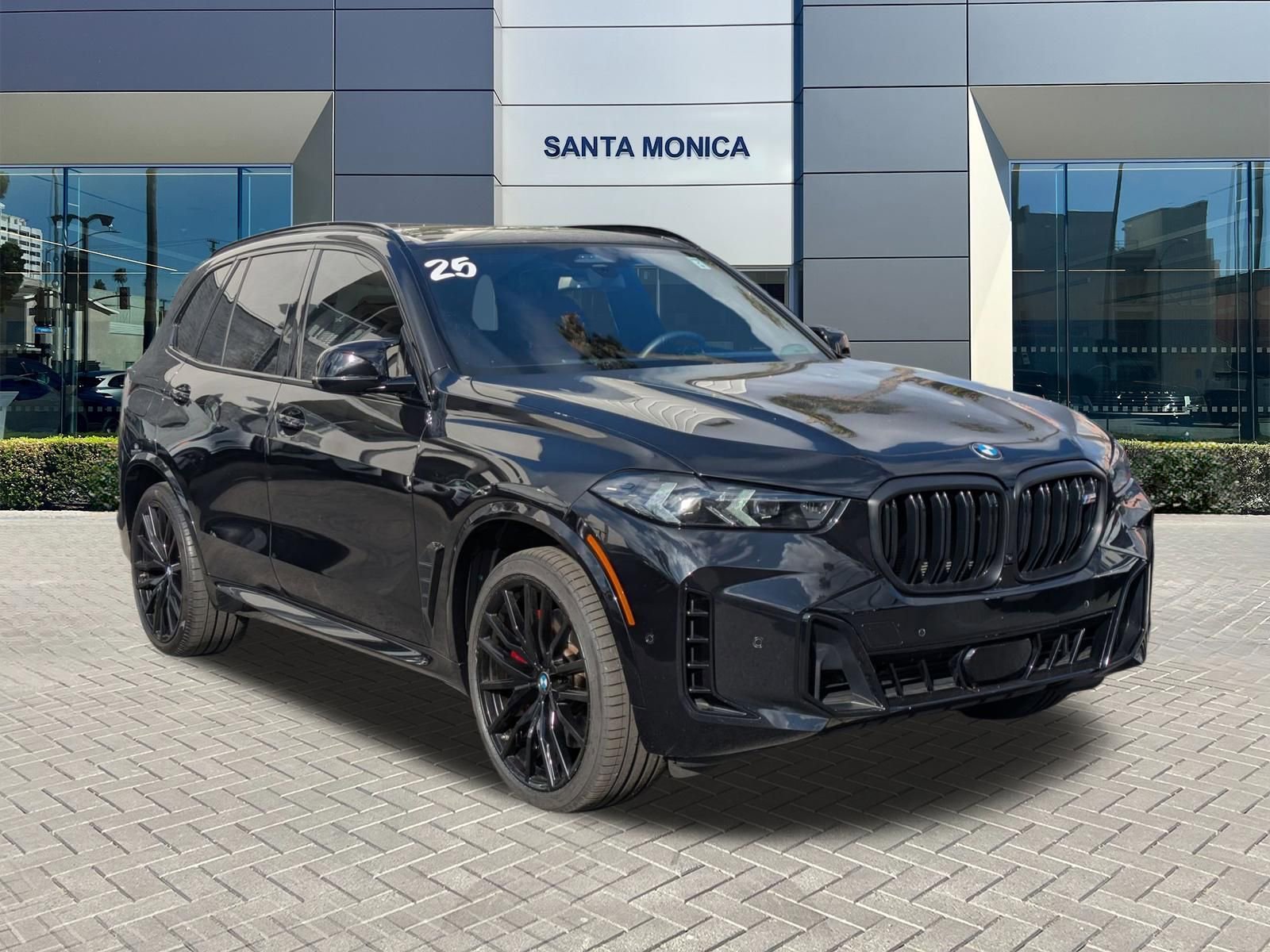 Used 2025 BMW X5 M60i w/ Executive Package image 3