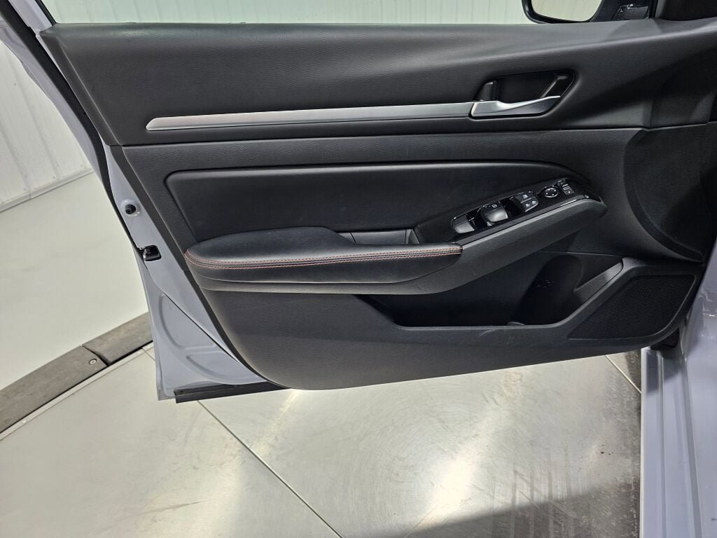 Used 2024 Nissan Altima 2.5 SR image 28