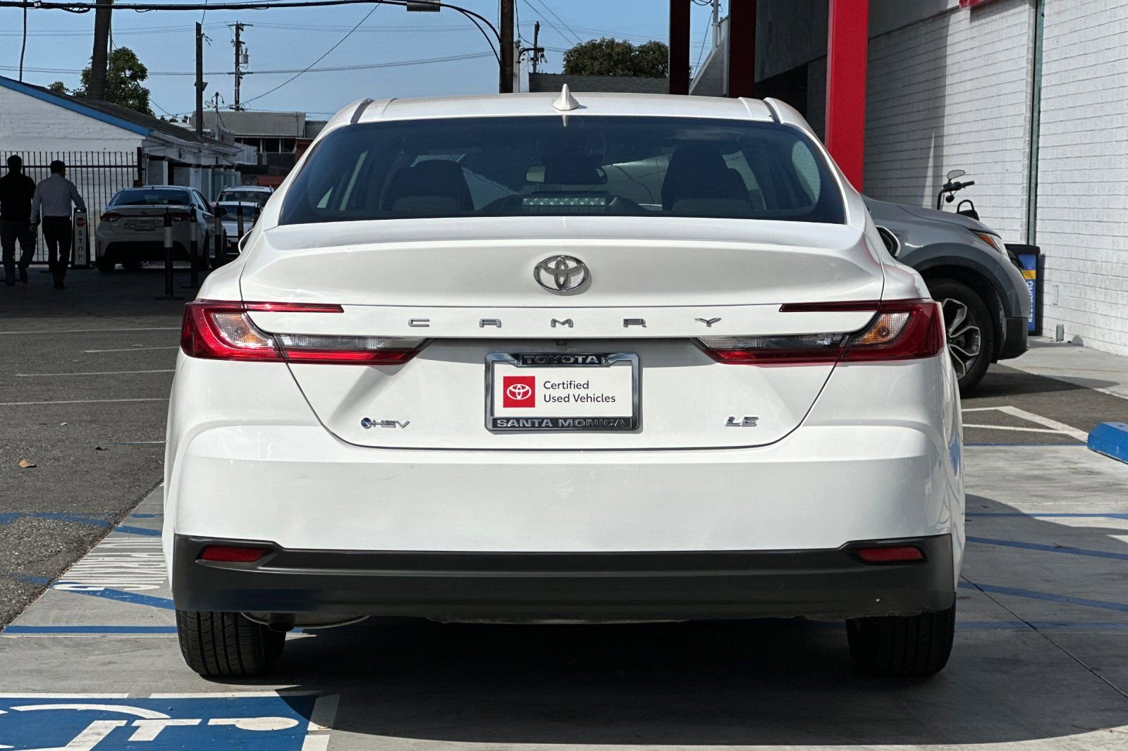 Certified 2025 Toyota Camry LE FWD image 5