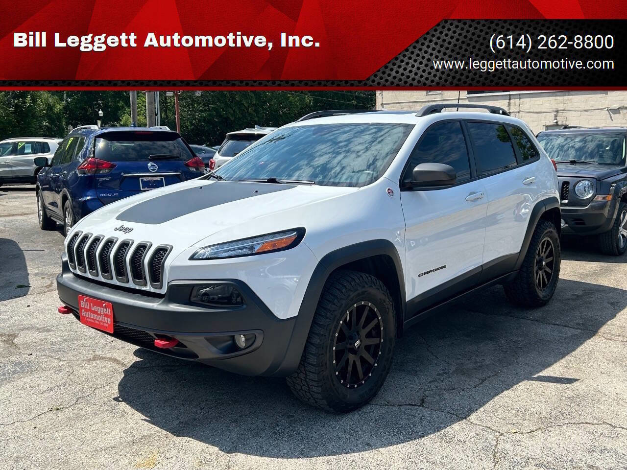 Used 2017 Jeep Cherokee Trailhawk w/ Comfort/Convenience Group AWD/4WD image 1