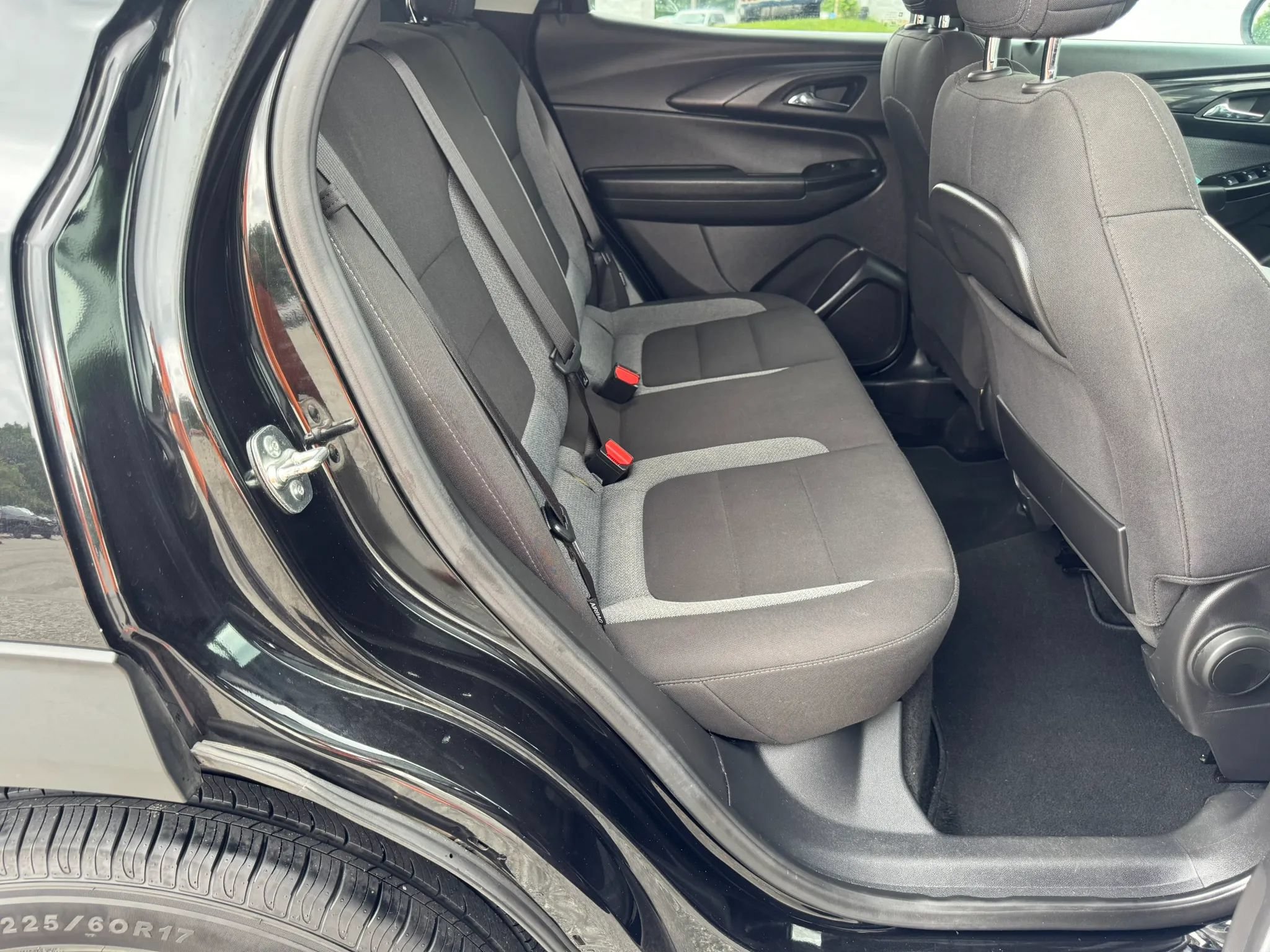 Used 2025 Chevrolet TrailBlazer LT w/ LT Cold Weather Package FWD image 37