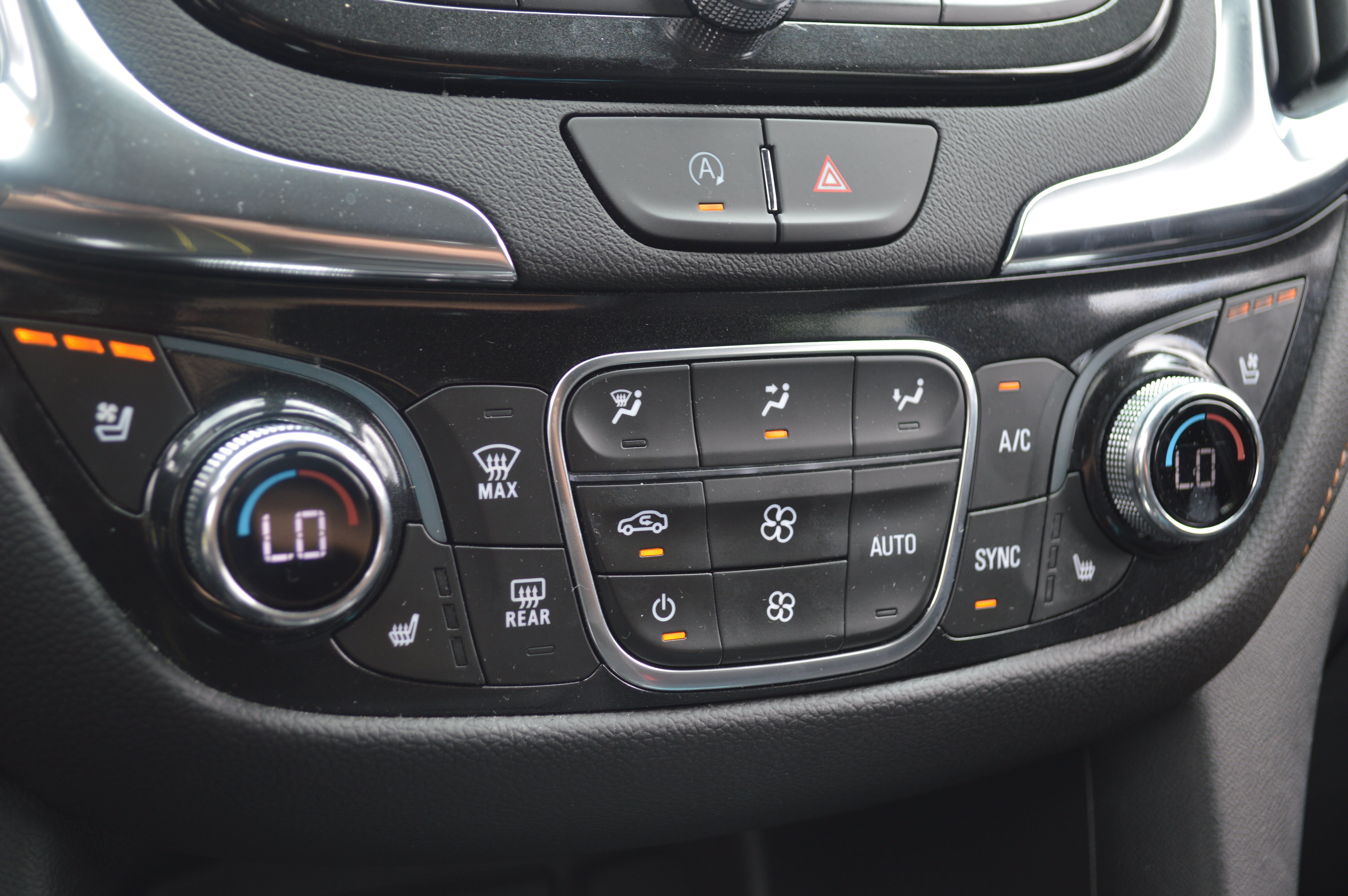 Used 2024 Chevrolet Equinox Premier AWD/4WD image 24