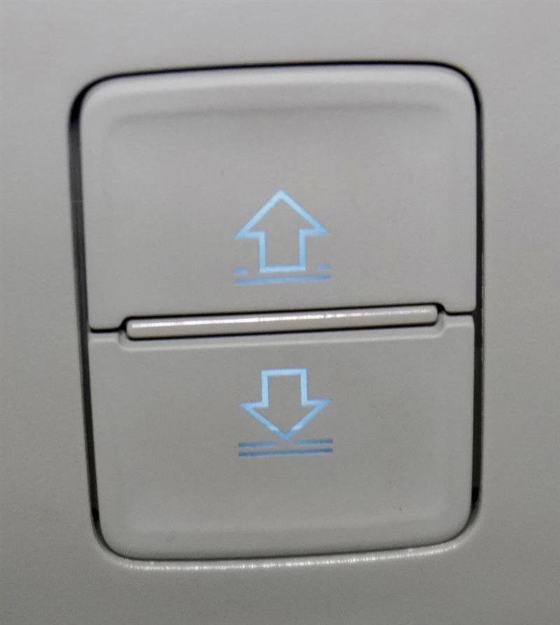 Used 2018 Volkswagen Tiguan SEL image 35