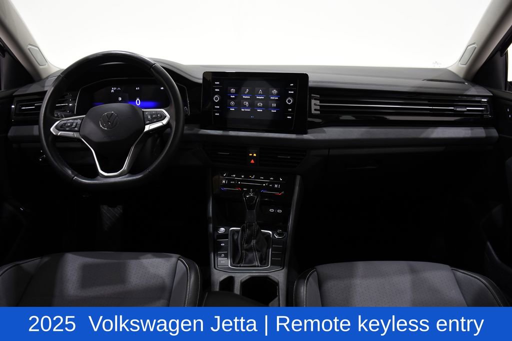 Used 2025 Volkswagen Jetta SE image 8