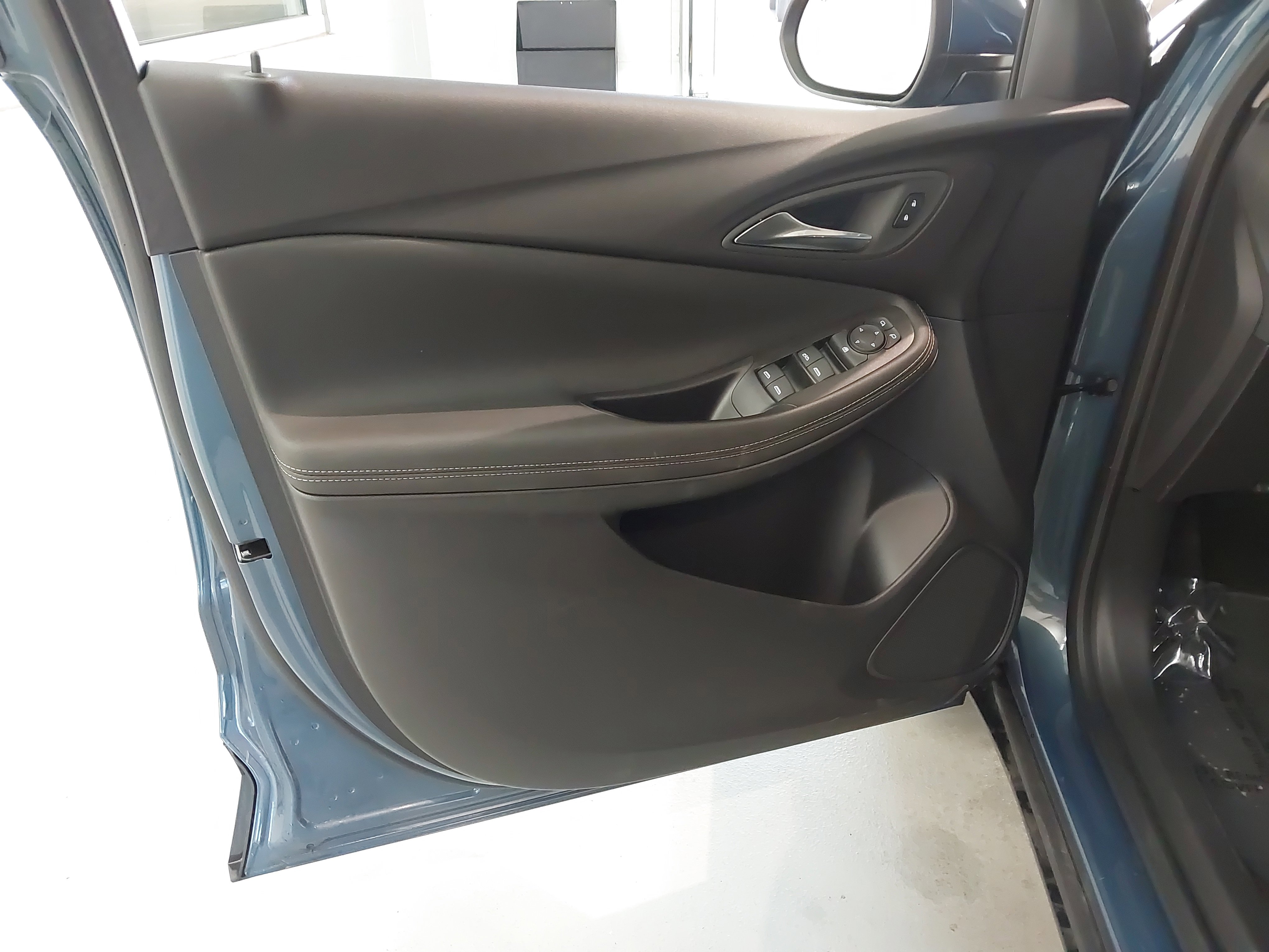 Used 2025 Buick Encore GX Preferred image 25