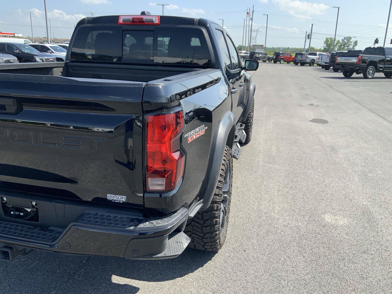 Used 2024 Chevrolet Colorado Trail Boss w/ LPO, Skid Plate Package AWD/4WD image 17