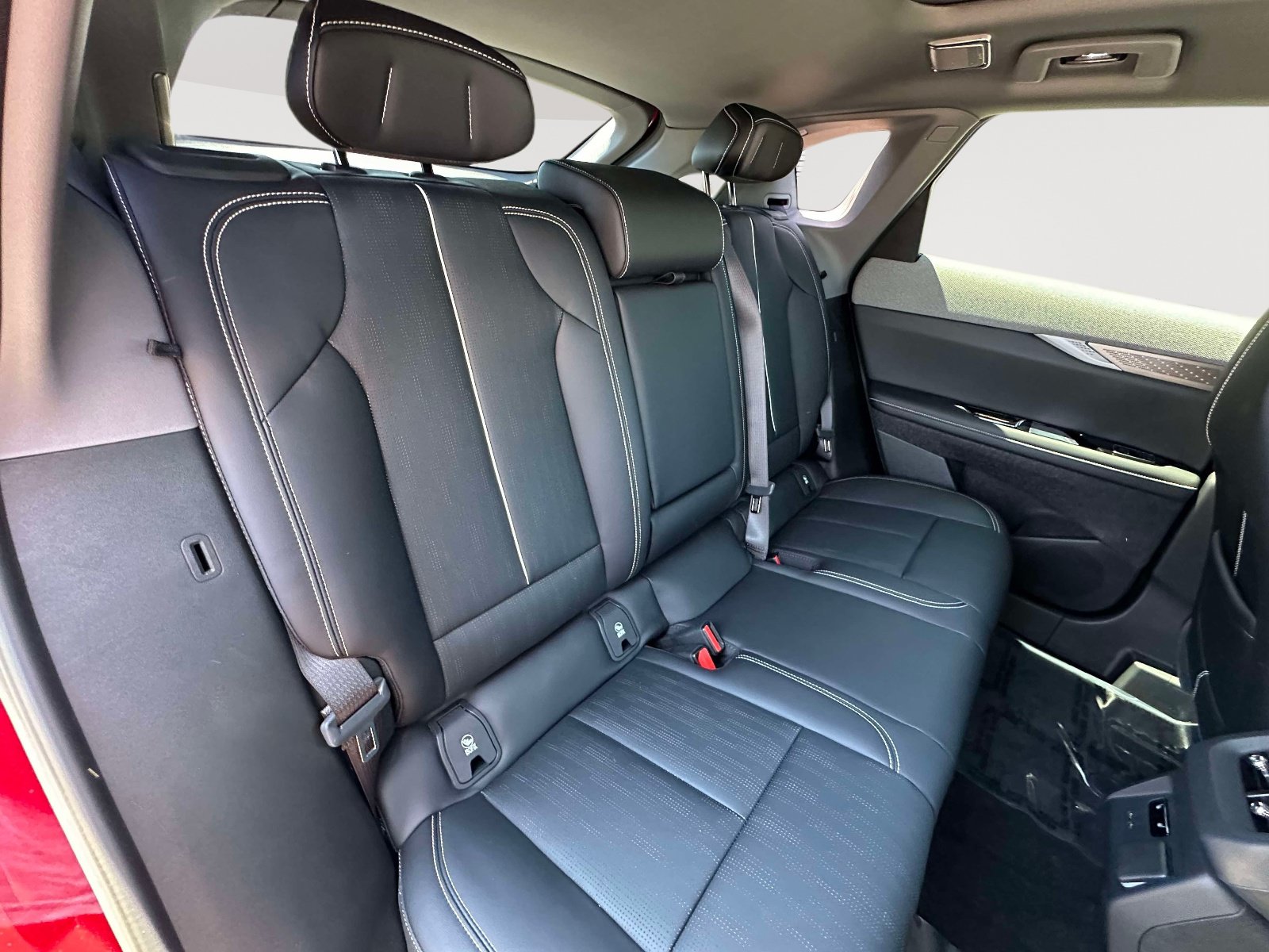 Used 2025 Cadillac Optiq Sport 2 w/ LPO, Floor Liner Package AWD/4WD image 27