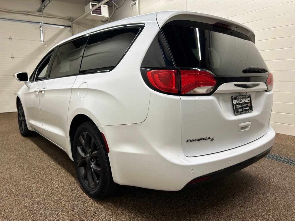Used 2019 Chrysler Pacifica Touring Plus w/ S Appearance Package FWD image 4