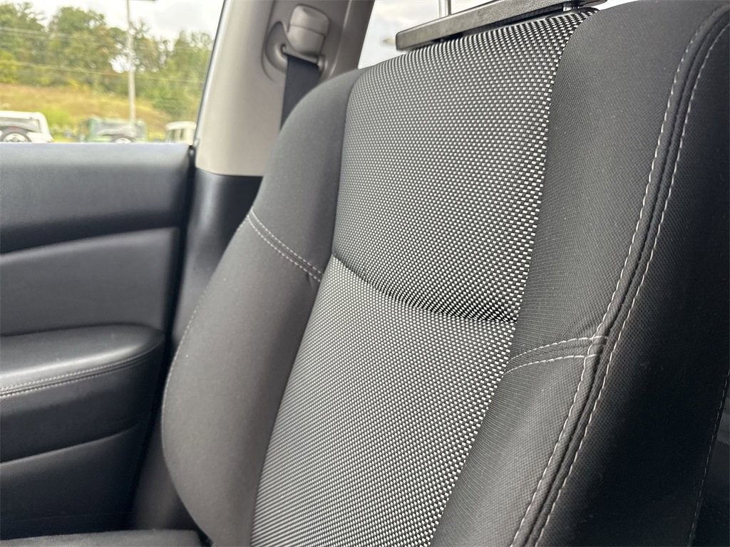 Used 2020 Nissan Pathfinder SV image 40