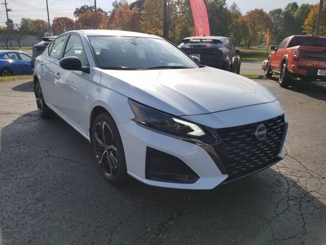 New 2025 Nissan Altima 2.5 SR image 6