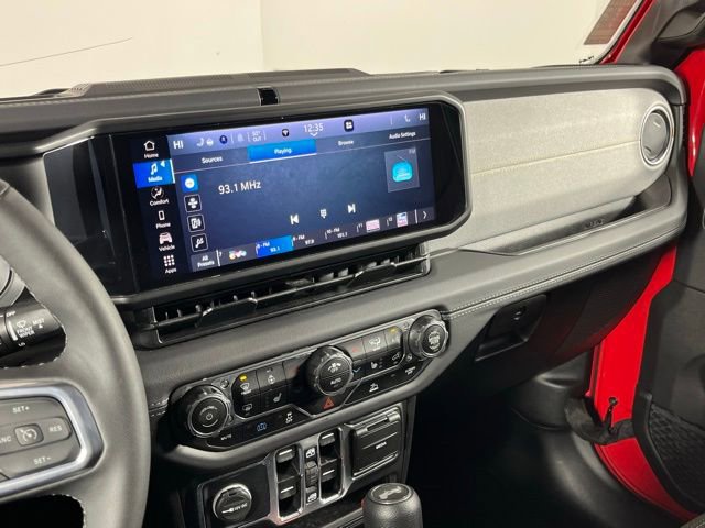 Used 2025 Jeep Wrangler Unlimited Sahara image 18