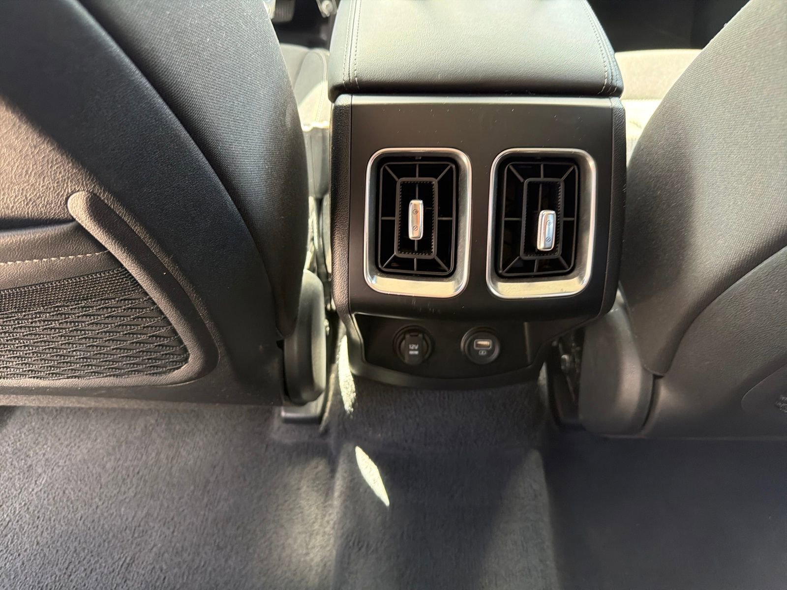 Used 2023 Kia Sorento LX image 23