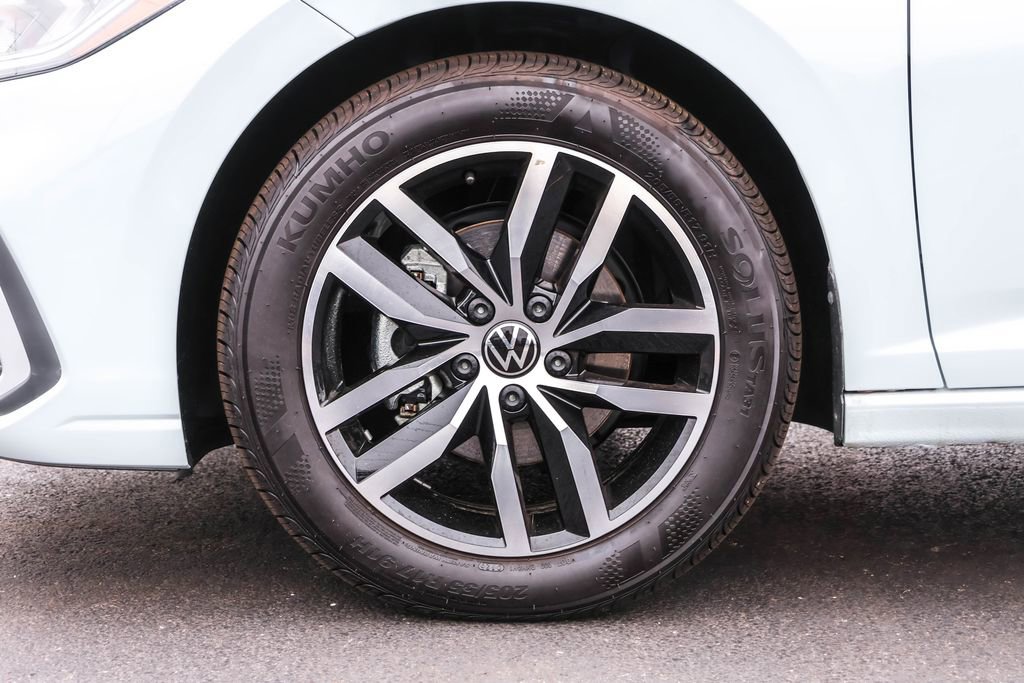 Used 2025 Volkswagen Jetta SE image 15