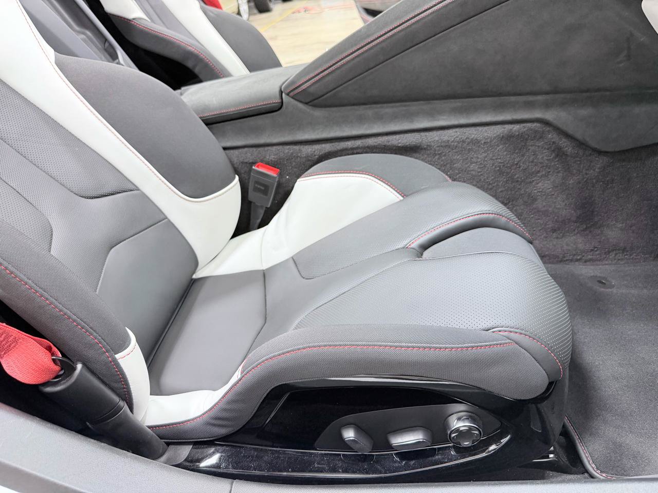 Used 2023 Chevrolet Corvette Stingray Premium Conv w/ Z51 Performance Package RWD image 34