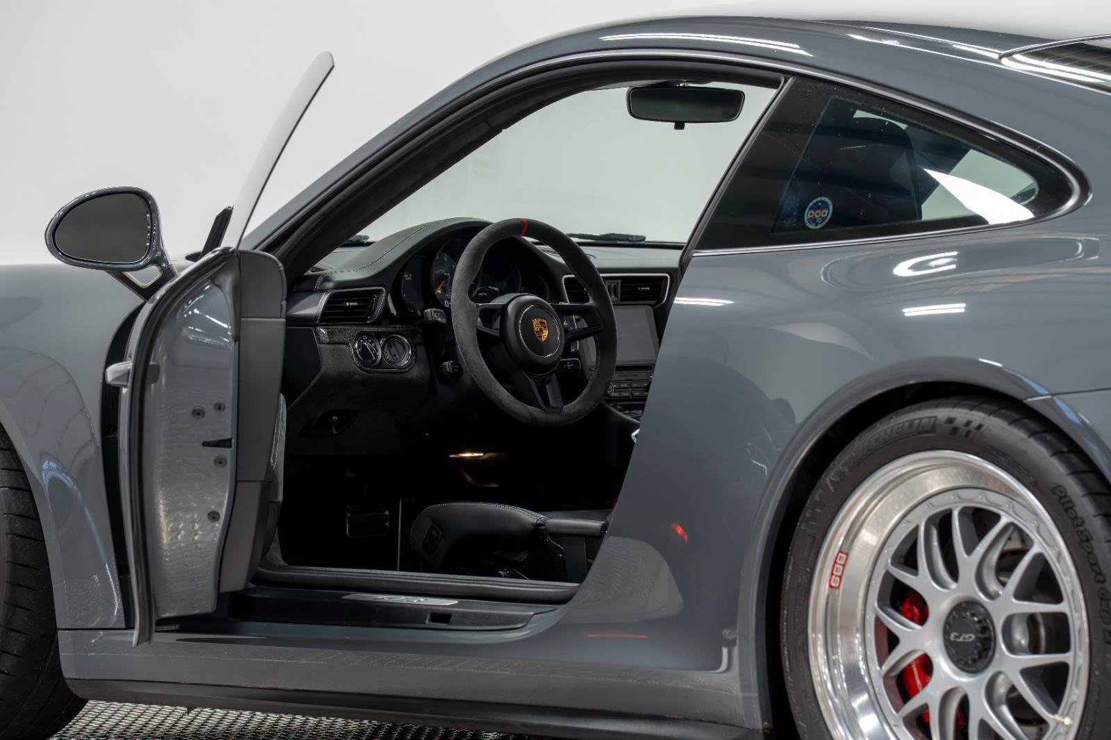 Used 2018 Porsche 911 GT3 RWD image 39