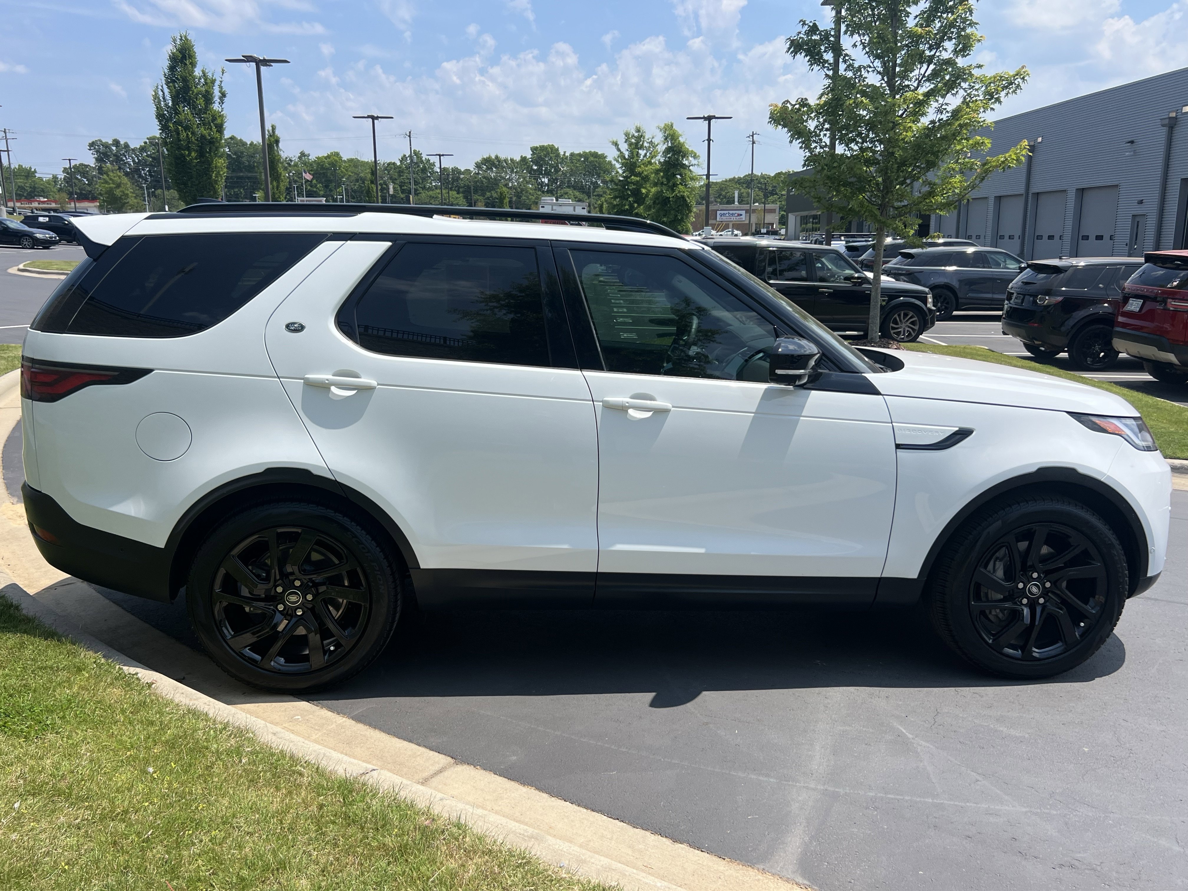Certified 2025 Land Rover Discovery S AWD/4WD image 8