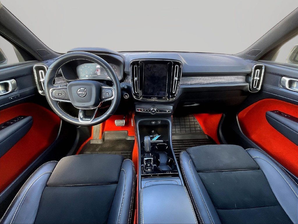 Used 2021 Volvo XC40 T5 R-Design AWD/4WD image 9