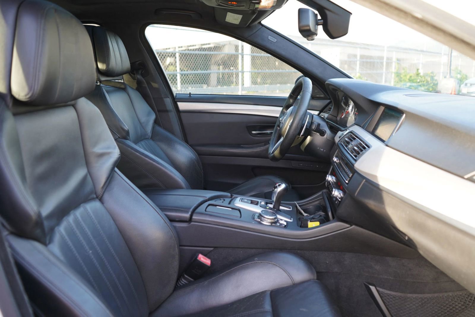 Used 2016 BMW M5 image 22