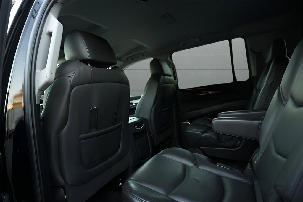 Used 2020 Cadillac Escalade ESV 4WD image 29