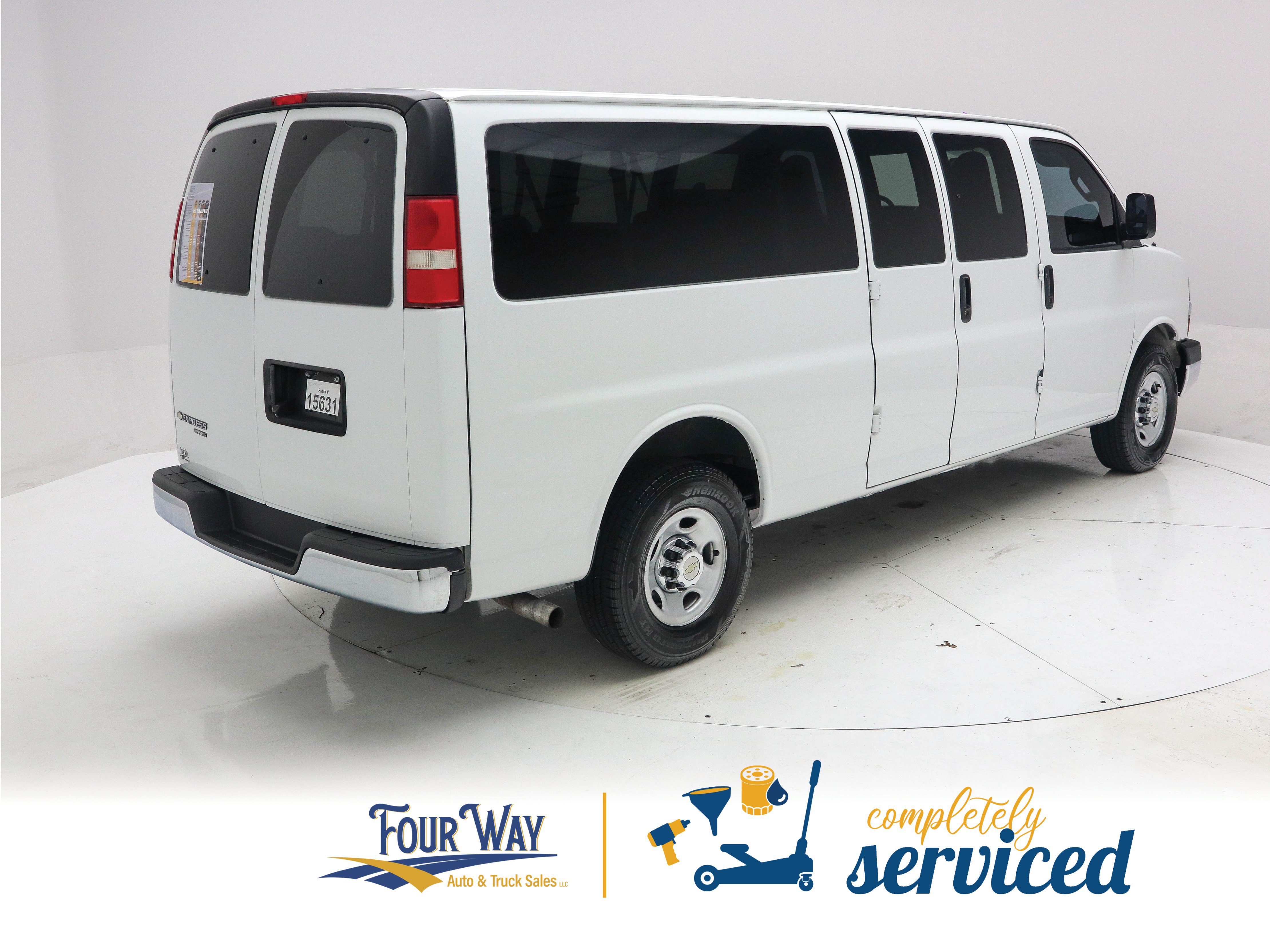 Used 2016 Chevrolet Express 3500 LT w/ LT Preferred Equipment Group RWD image 4