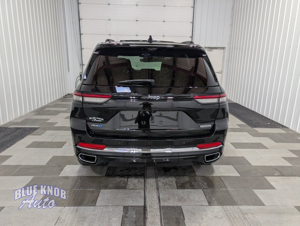 Used 2023 Jeep Grand Cherokee Overland w/ Advanced Protech Group III AWD/4WD image 3