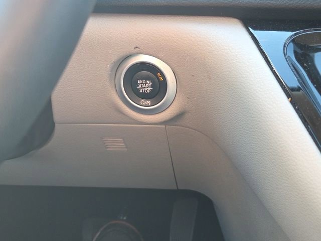 Used 2023 Chrysler Pacifica Touring-L image 47