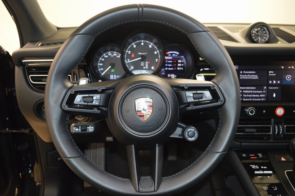 Used 2025 Porsche Macan image 21