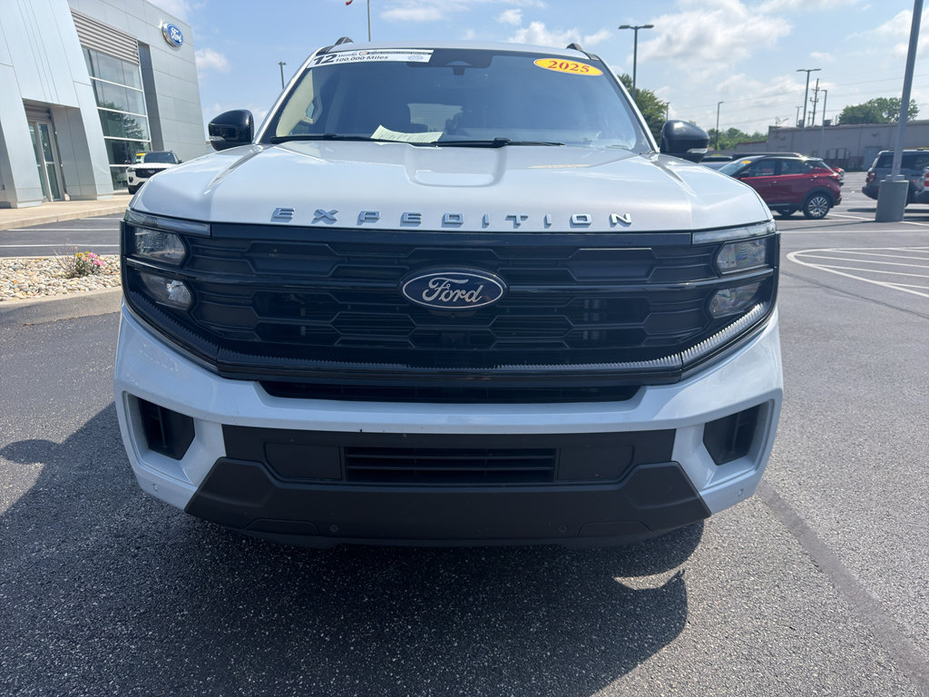 Used 2025 Ford Expedition Active AWD/4WD image 3