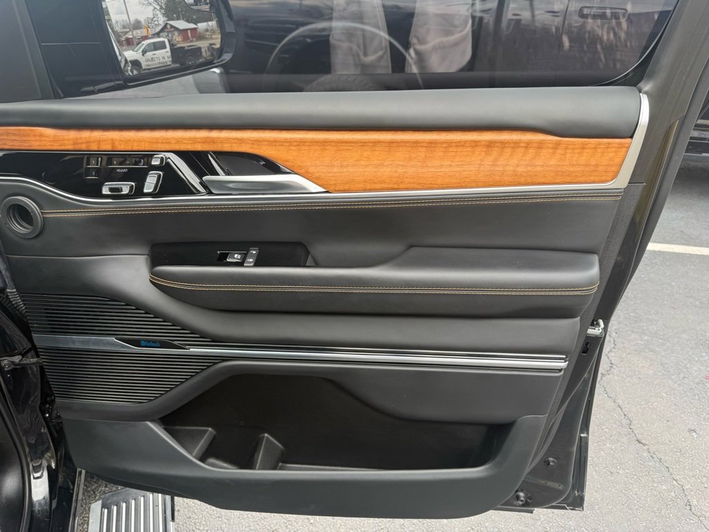 Used 2024 Jeep Grand Wagoneer Series III w/ Rear Seat Video Group 1 image 30