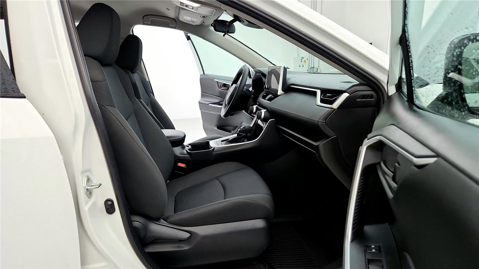 Used 2023 Toyota RAV4 LE image 17