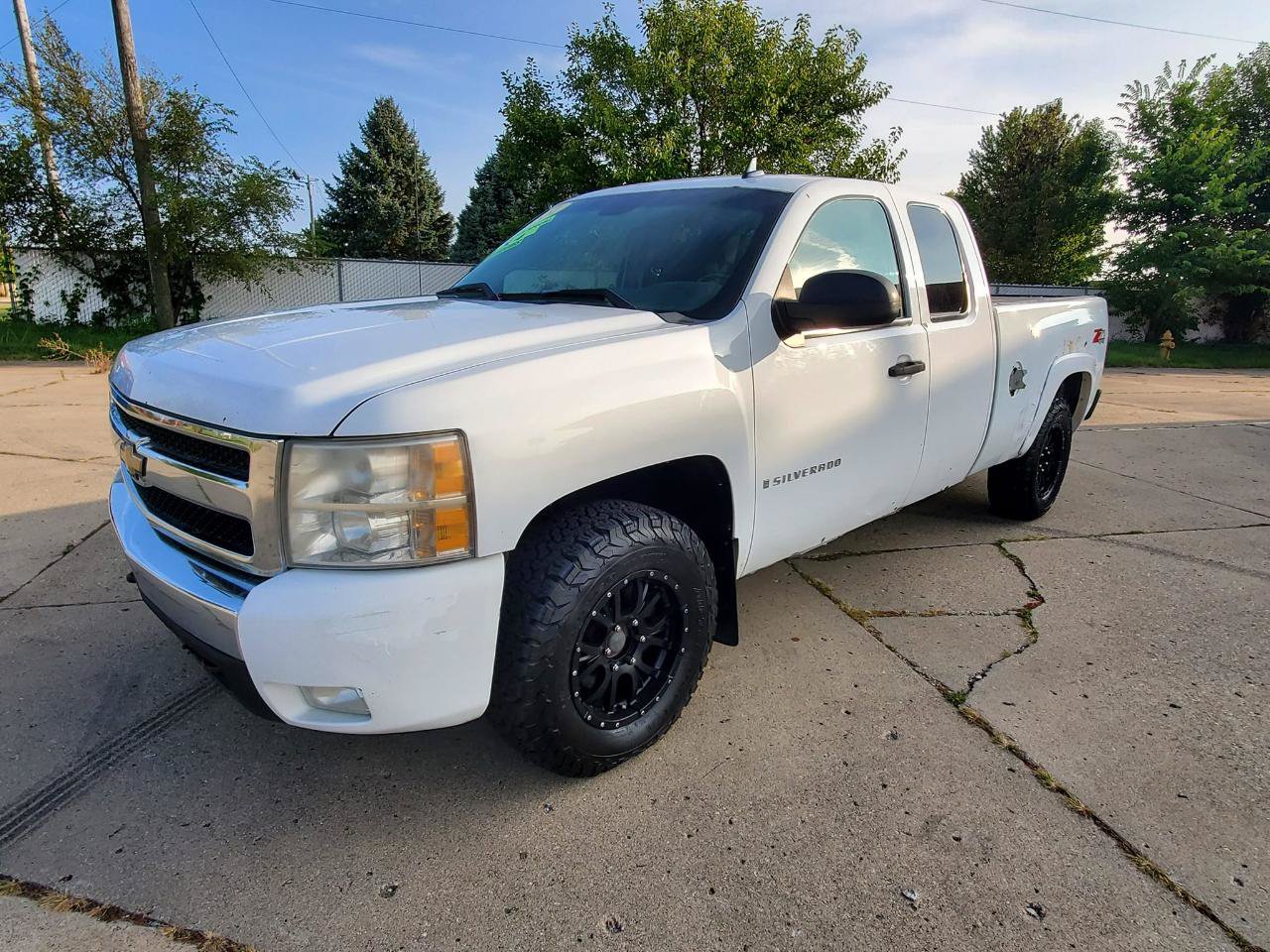 Used 2007 Chevrolet Silverado 1500 LT AWD/4WD image 3