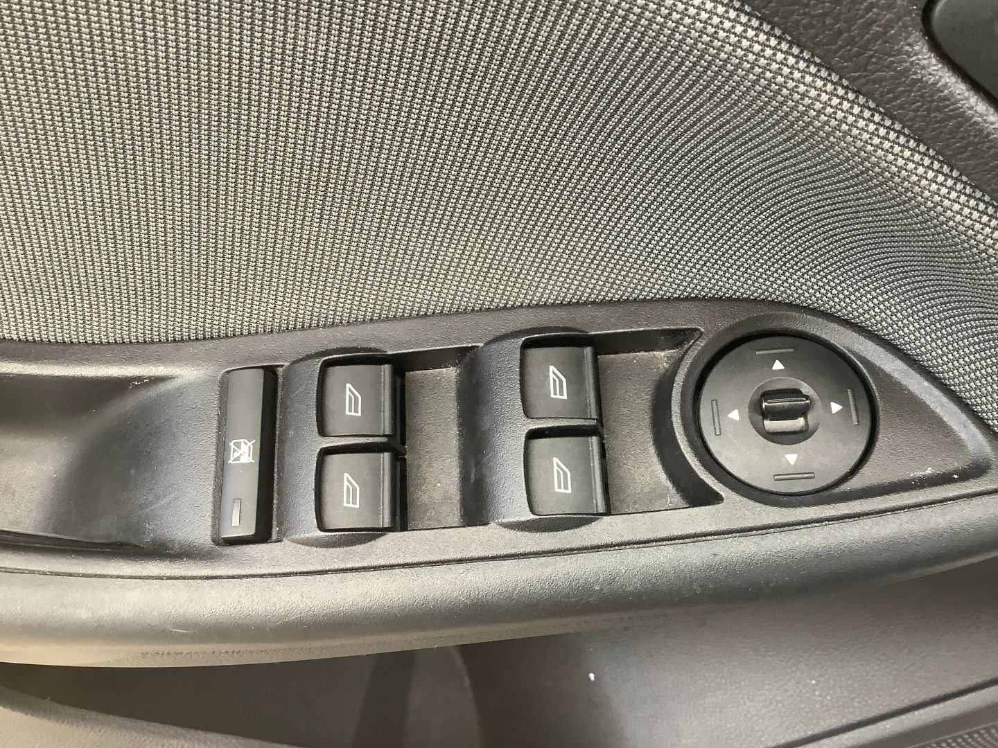 Used 2012 Ford Focus SE FWD image 25
