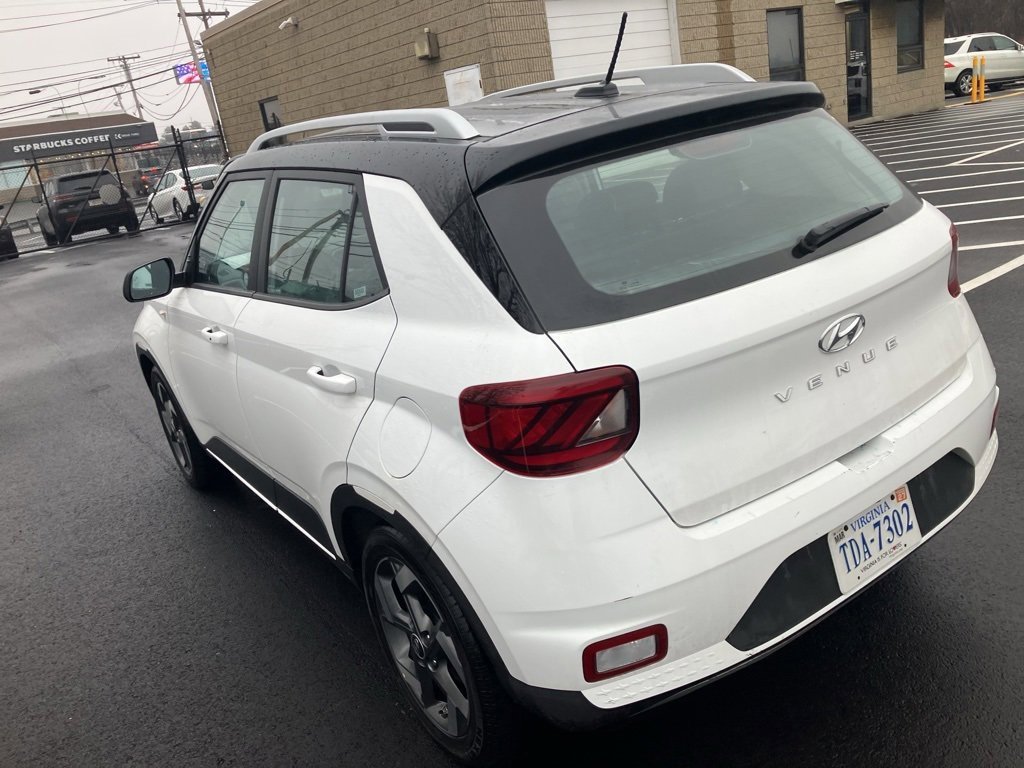 Used 2025 Hyundai Venue Limited image 4