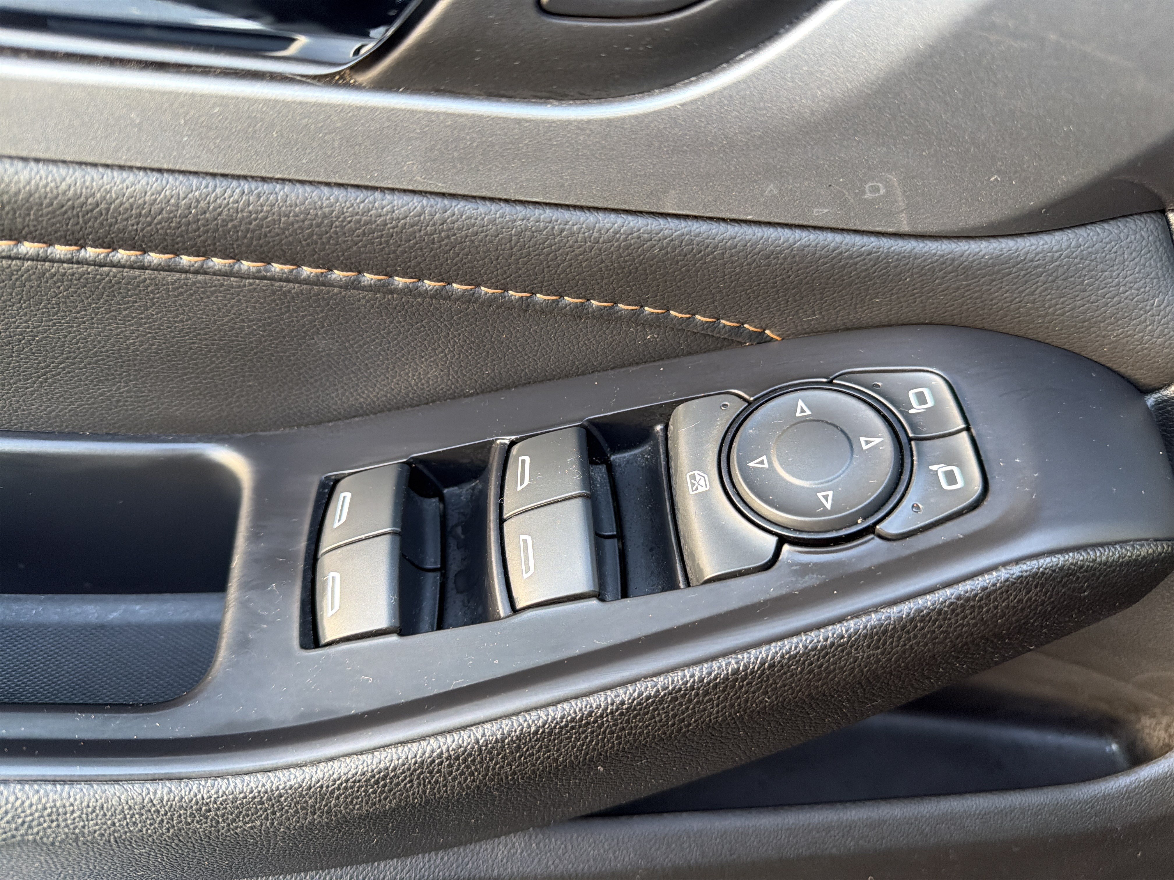 Used 2021 Chevrolet Traverse LS FWD image 14